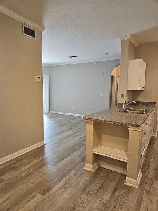 For Sale: $285,000 (2 beds, 2 baths, 1070 Square Feet)