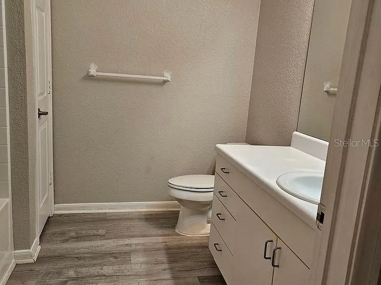 For Sale: $285,000 (2 beds, 2 baths, 1070 Square Feet)