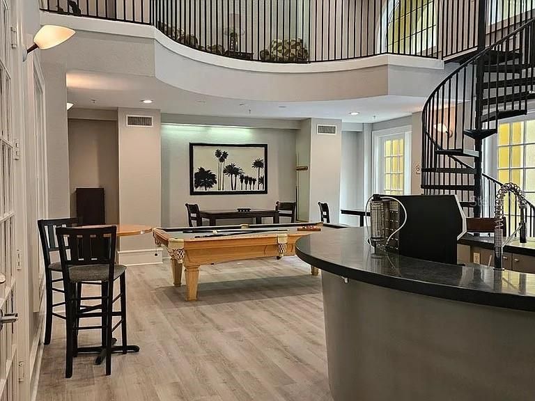 For Sale: $285,000 (2 beds, 2 baths, 1070 Square Feet)