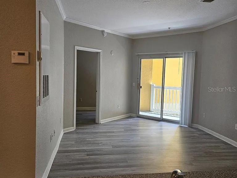 For Sale: $285,000 (2 beds, 2 baths, 1070 Square Feet)