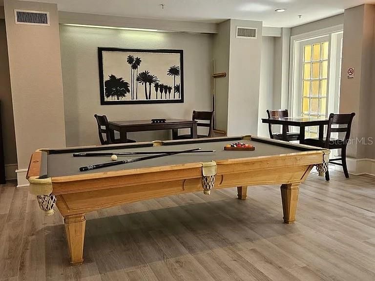 For Sale: $285,000 (2 beds, 2 baths, 1070 Square Feet)