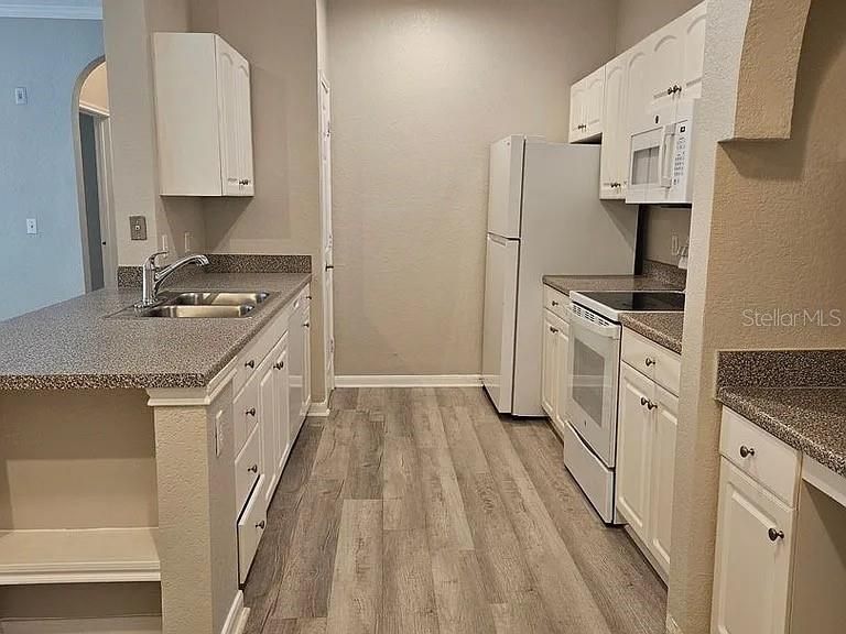 For Sale: $285,000 (2 beds, 2 baths, 1070 Square Feet)