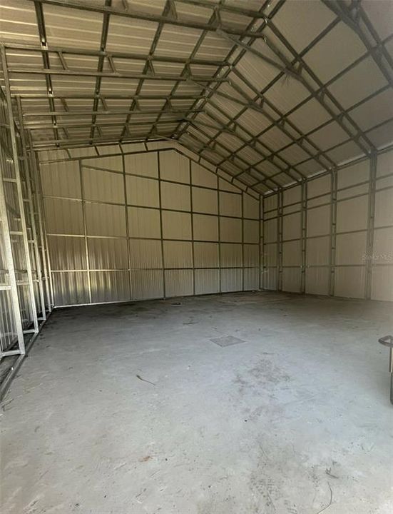 На продажу: $599,000 (46.25 acres)