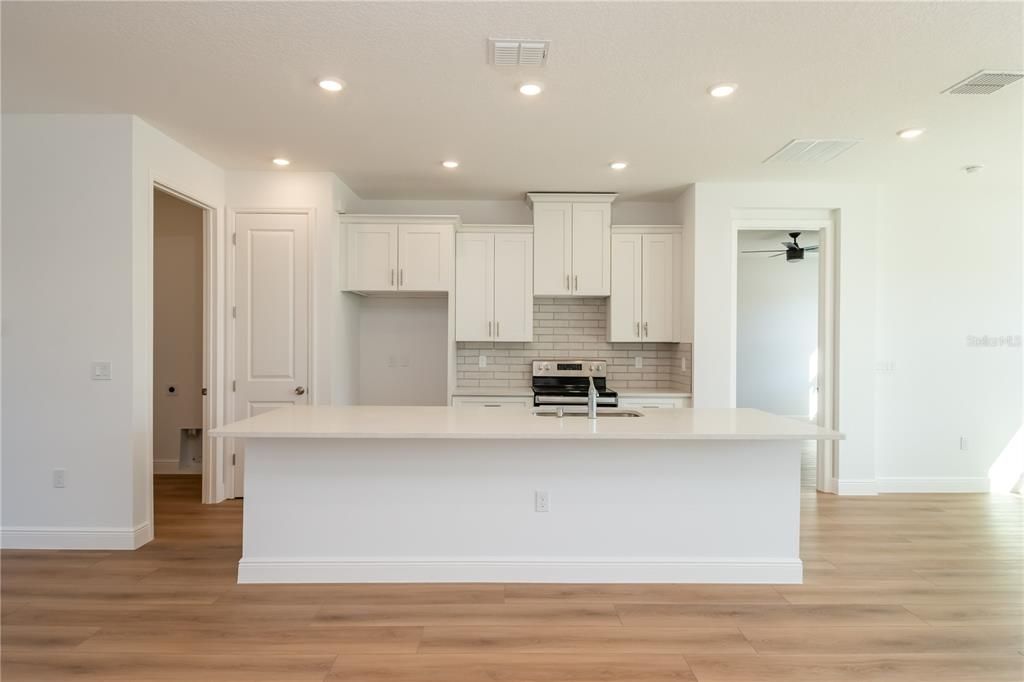 For Sale: $389,000 (4 beds, 3 baths, 1958 Square Feet)