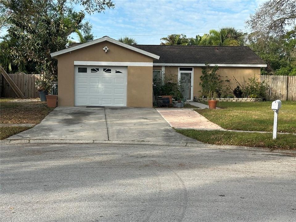 Recently Sold: $365,000 (3 beds, 2 baths, 1263 Square Feet)