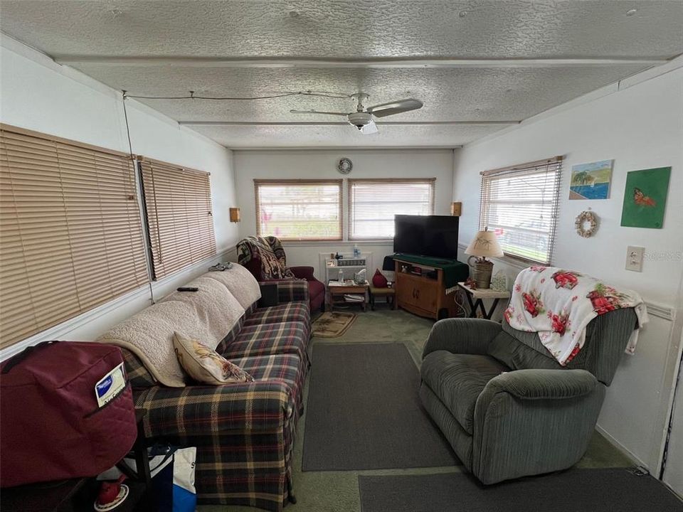 待售: $56,000 (2 贝兹, 1 浴室, 450 平方英尺)