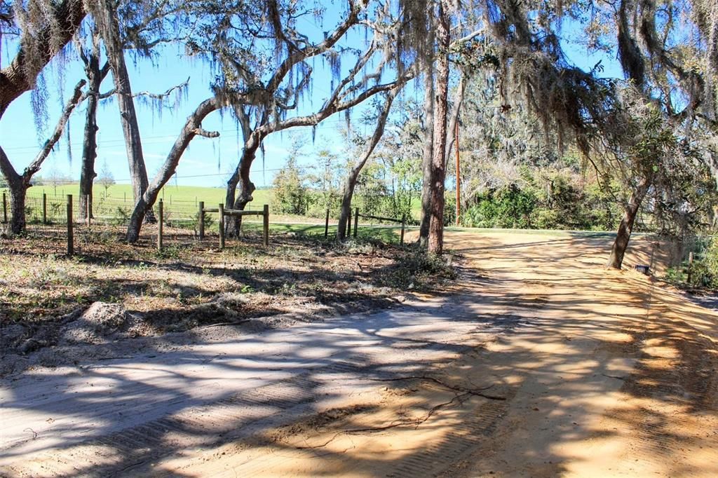 На продажу: $265,000 (2.40 acres)