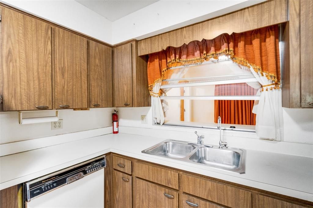 待售: $395,000 (3 贝兹, 2 浴室, 2559 平方英尺)