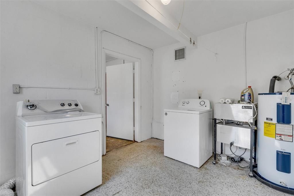 待售: $395,000 (3 贝兹, 2 浴室, 2559 平方英尺)