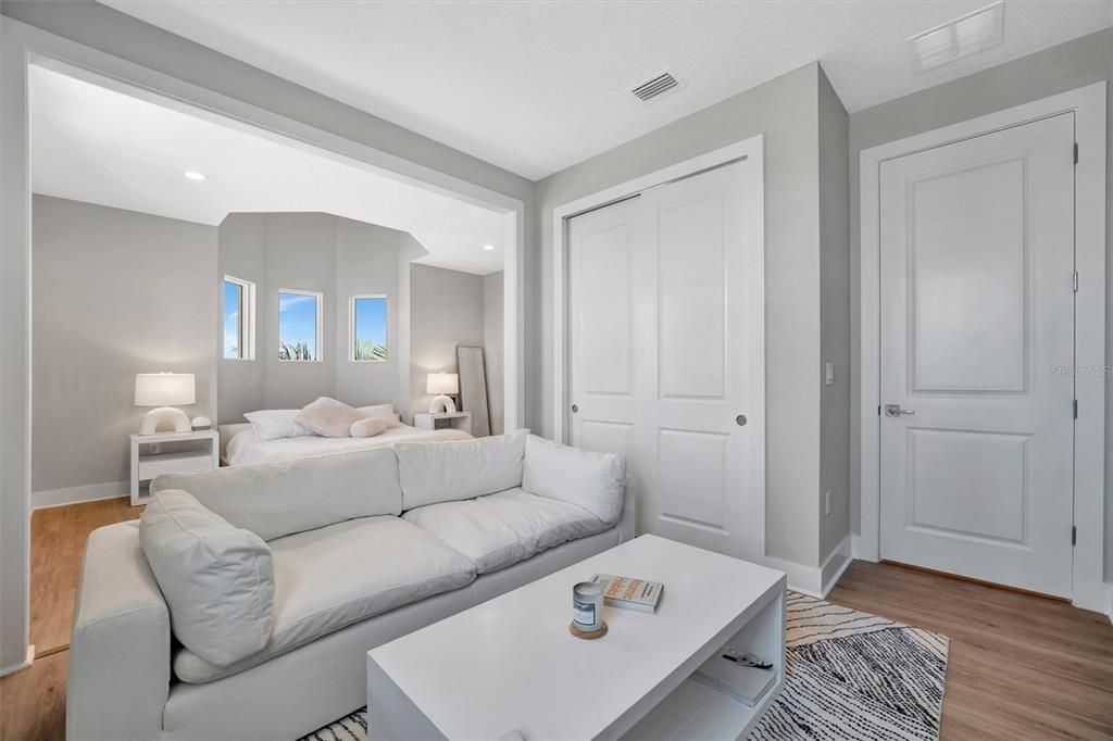 На продажу: $1,295,000 (4 спален, 5 ванн, 3149 Квадратных фут)