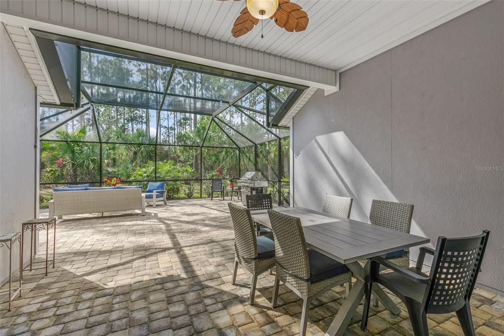 合同活跃: $390,000 (3 贝兹, 3 浴室, 2363 平方英尺)