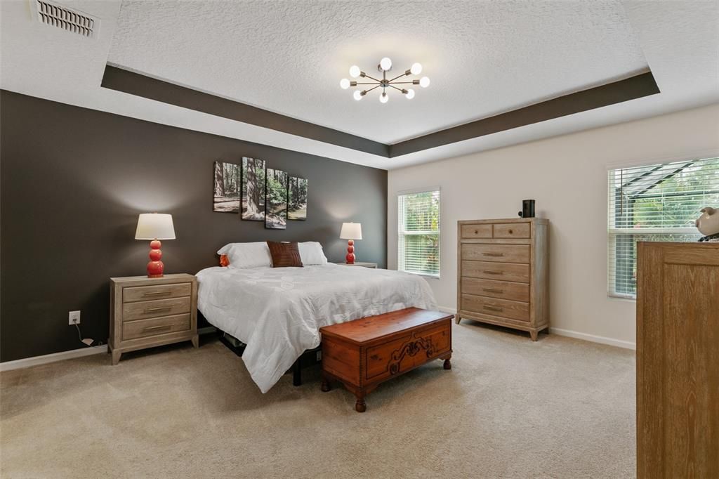 合同活跃: $390,000 (3 贝兹, 3 浴室, 2363 平方英尺)