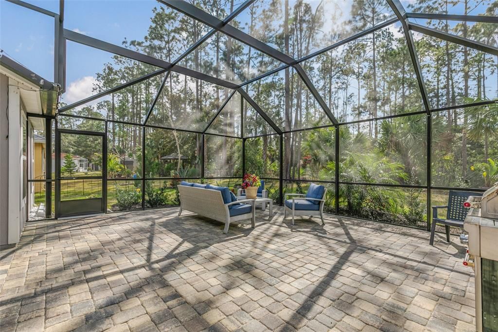 合同活跃: $390,000 (3 贝兹, 3 浴室, 2363 平方英尺)