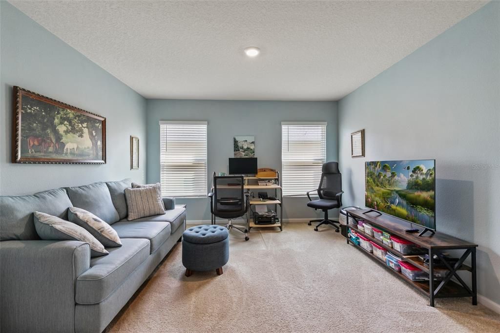 合同活跃: $390,000 (3 贝兹, 3 浴室, 2363 平方英尺)