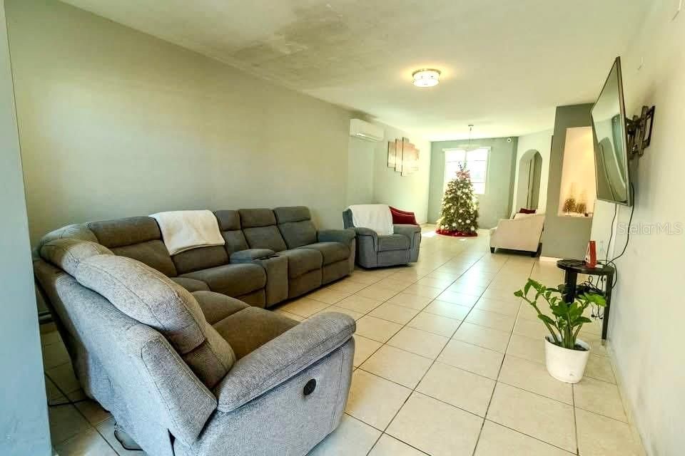 For Sale: $599,800 (4 beds, 3 baths, 1970 Square Feet)