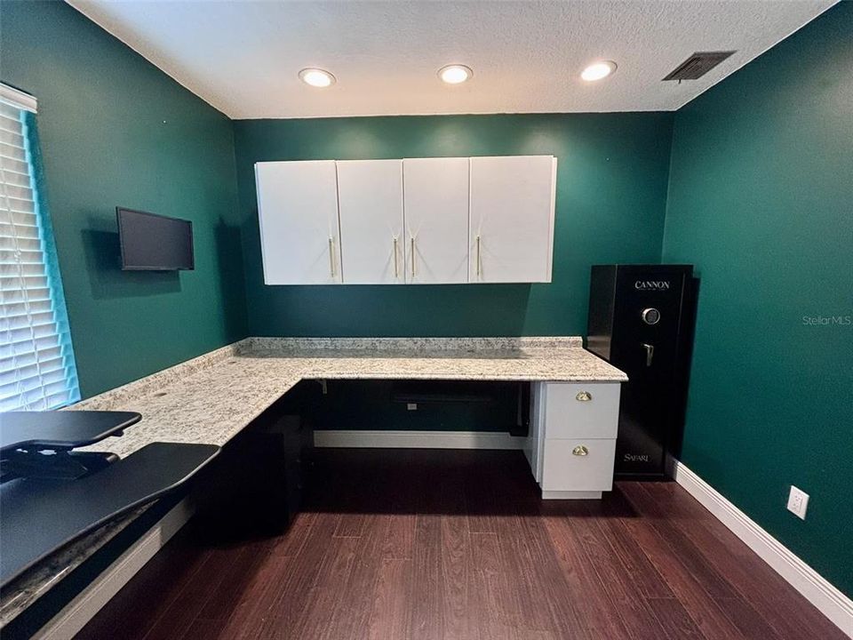Active With Contract: $460,000 (4 beds, 2 baths, 1820 Square Feet)