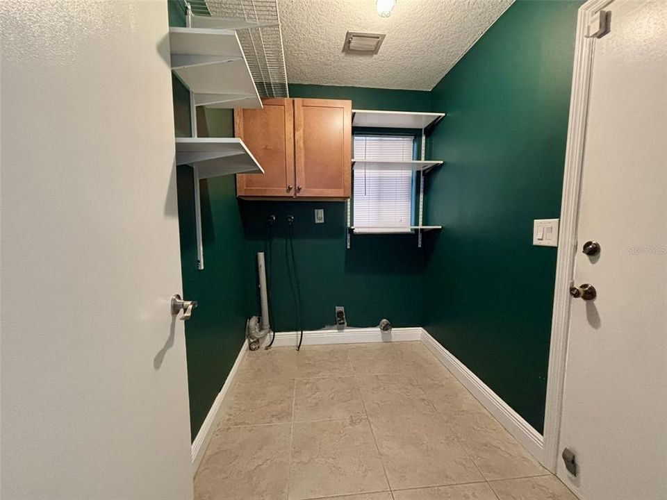 Active With Contract: $460,000 (4 beds, 2 baths, 1820 Square Feet)