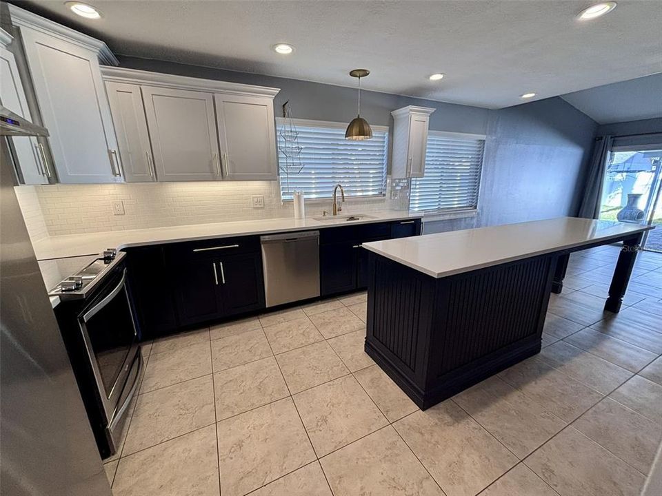 Active With Contract: $460,000 (4 beds, 2 baths, 1820 Square Feet)