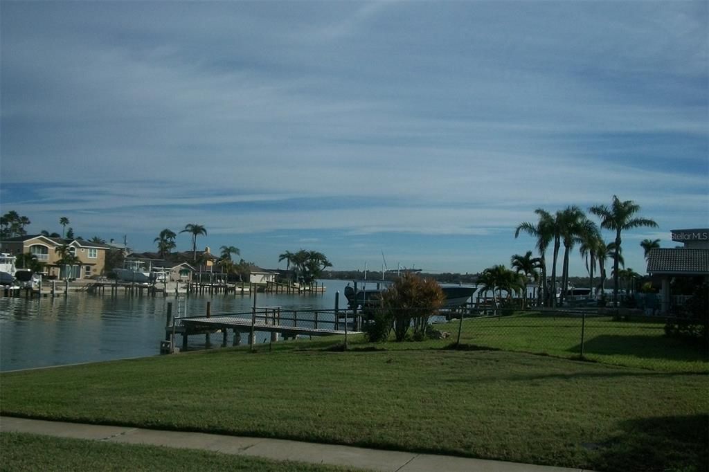 Active With Contract: $800,000 (3 beds, 2 baths, 1402 Square Feet)