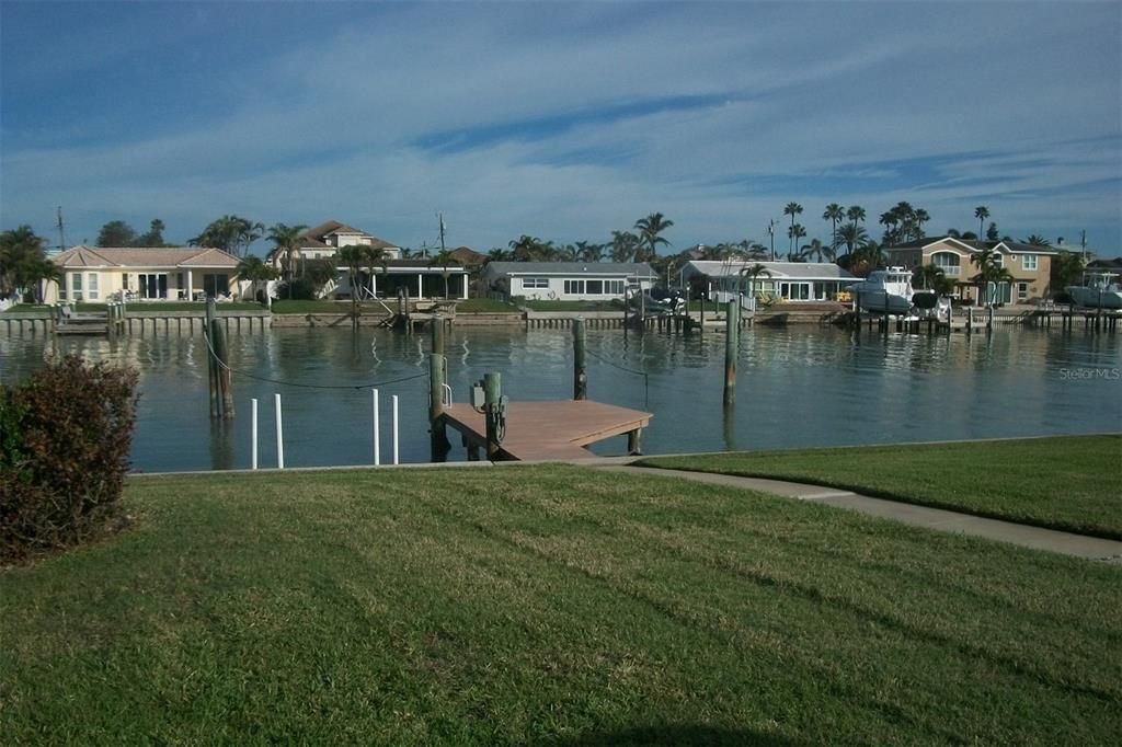 Active With Contract: $800,000 (3 beds, 2 baths, 1402 Square Feet)