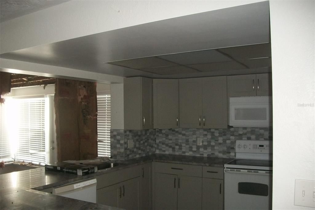 Active With Contract: $800,000 (3 beds, 2 baths, 1402 Square Feet)