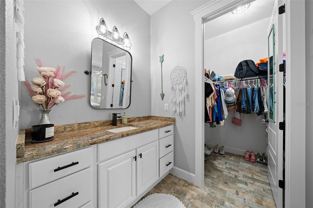 待售: $1,350,000 (4 贝兹, 3 浴室, 3323 平方英尺)