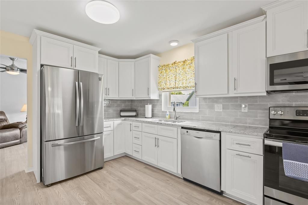 For Sale: $267,000 (2 beds, 2 baths, 1878 Square Feet)