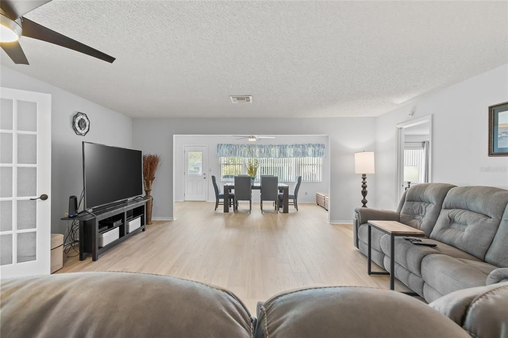 For Sale: $267,000 (2 beds, 2 baths, 1878 Square Feet)