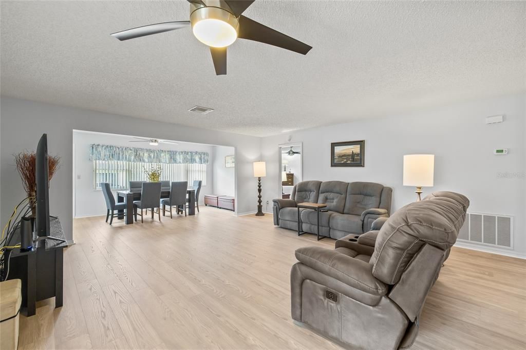 For Sale: $267,000 (2 beds, 2 baths, 1878 Square Feet)