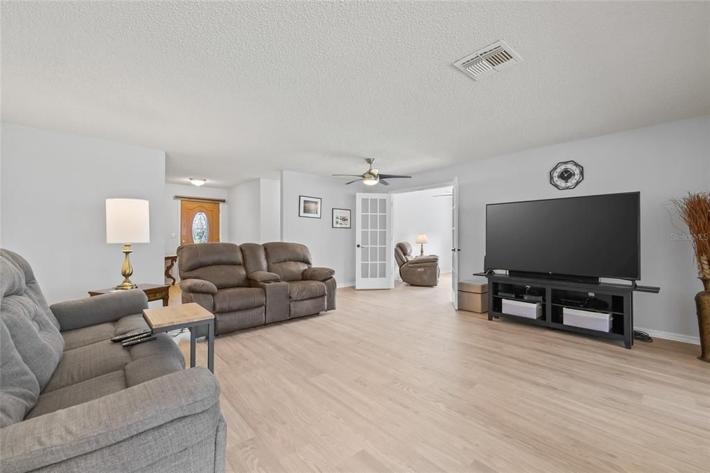 For Sale: $267,000 (2 beds, 2 baths, 1878 Square Feet)