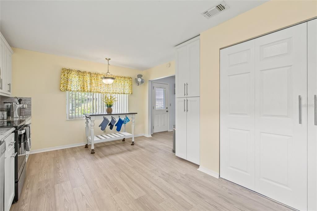 For Sale: $267,000 (2 beds, 2 baths, 1878 Square Feet)
