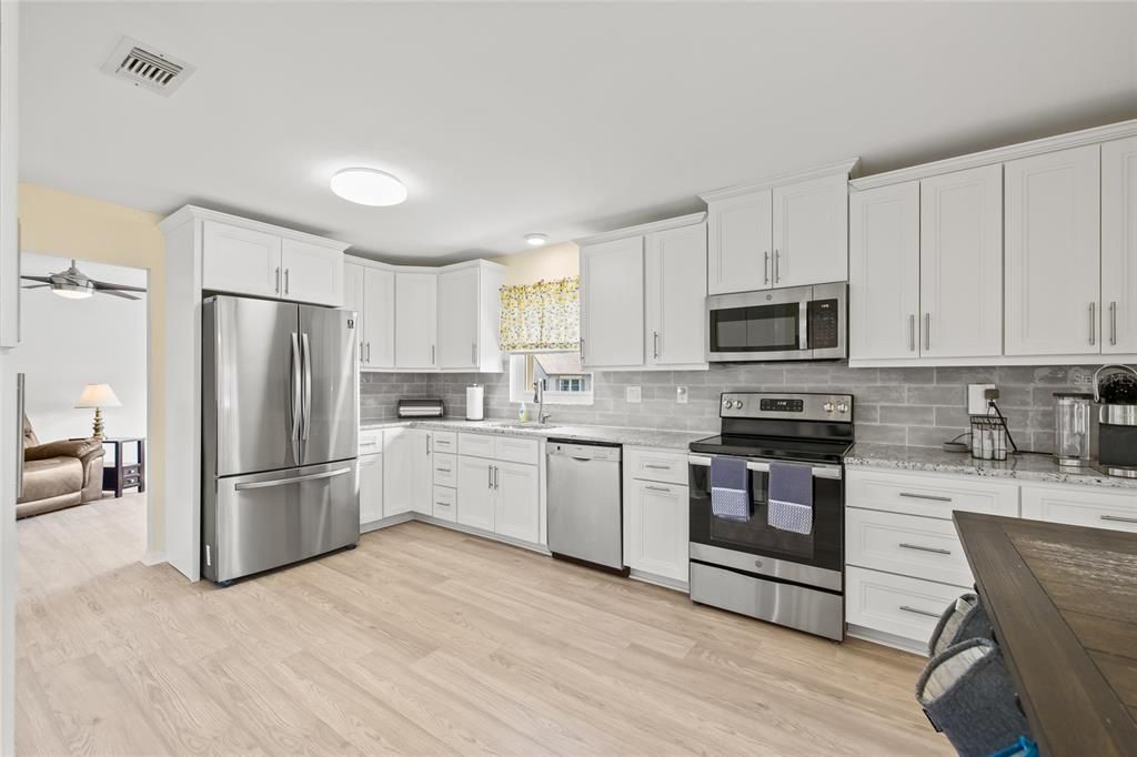 For Sale: $267,000 (2 beds, 2 baths, 1878 Square Feet)