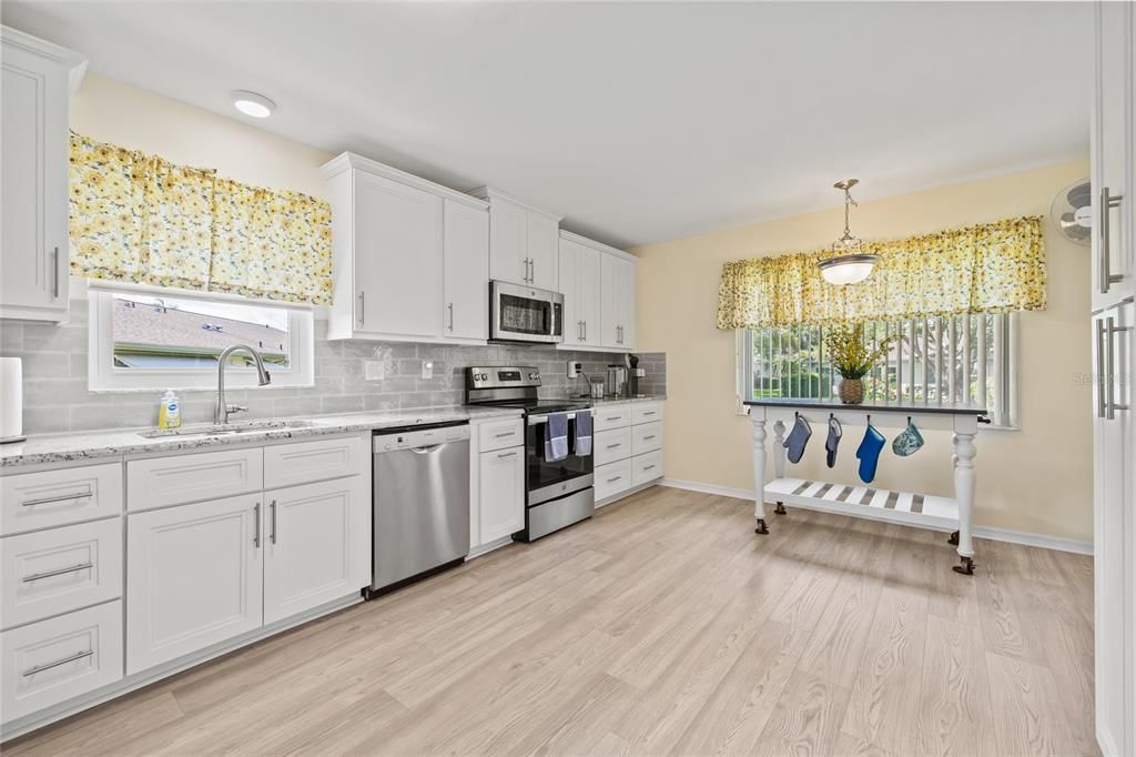 For Sale: $267,000 (2 beds, 2 baths, 1878 Square Feet)