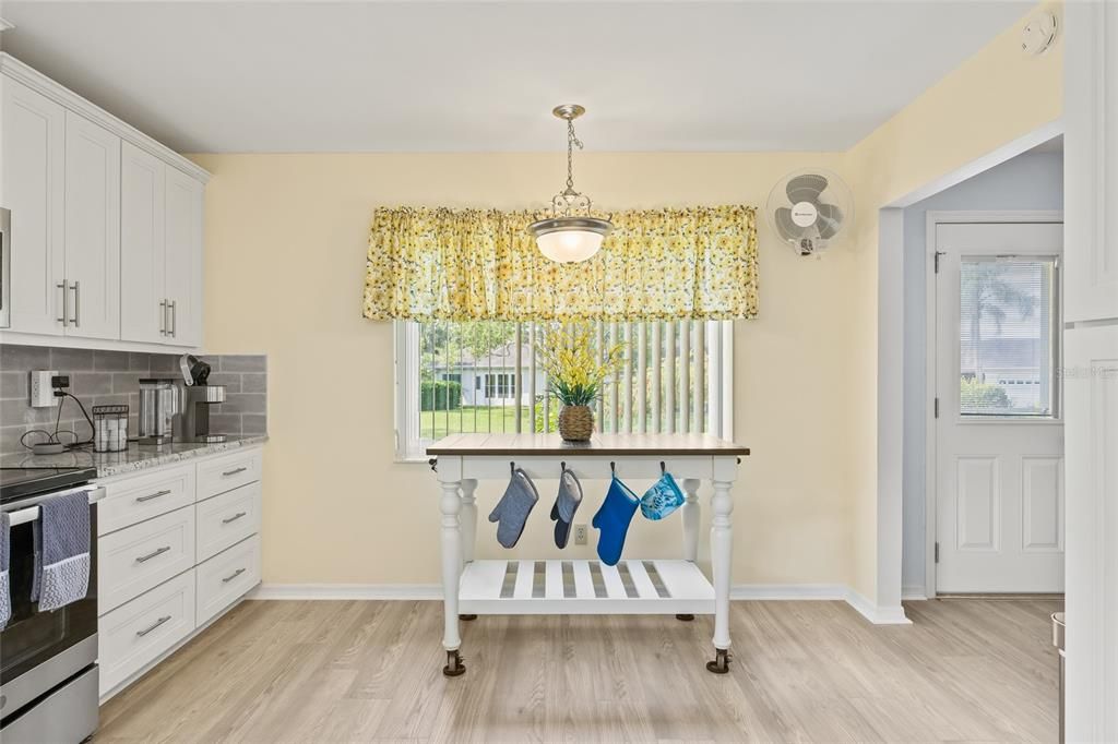For Sale: $267,000 (2 beds, 2 baths, 1878 Square Feet)