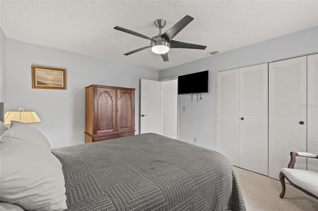 For Sale: $267,000 (2 beds, 2 baths, 1878 Square Feet)