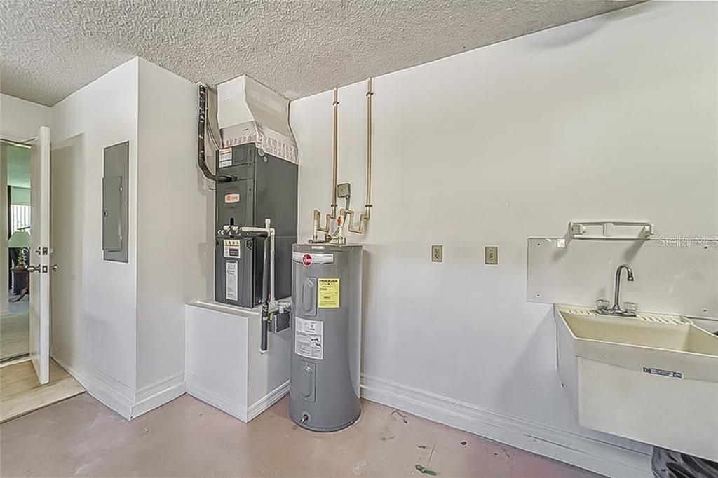 For Sale: $267,000 (2 beds, 2 baths, 1878 Square Feet)