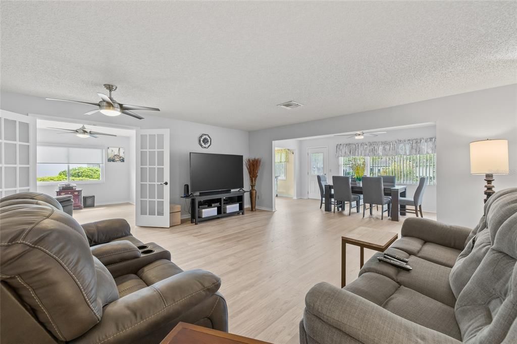 For Sale: $267,000 (2 beds, 2 baths, 1878 Square Feet)