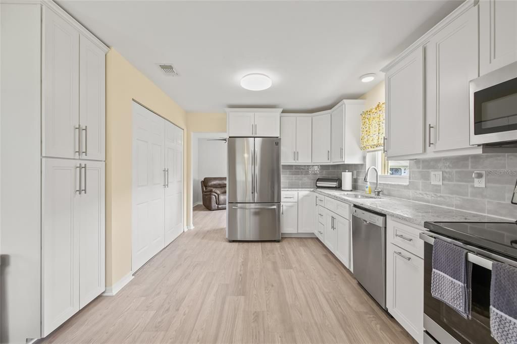 For Sale: $267,000 (2 beds, 2 baths, 1878 Square Feet)