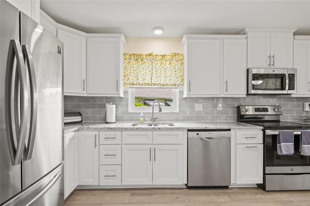For Sale: $267,000 (2 beds, 2 baths, 1878 Square Feet)