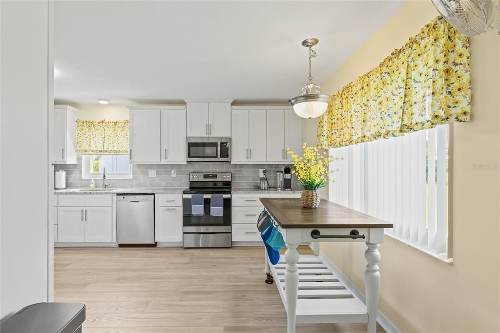 For Sale: $267,000 (2 beds, 2 baths, 1878 Square Feet)