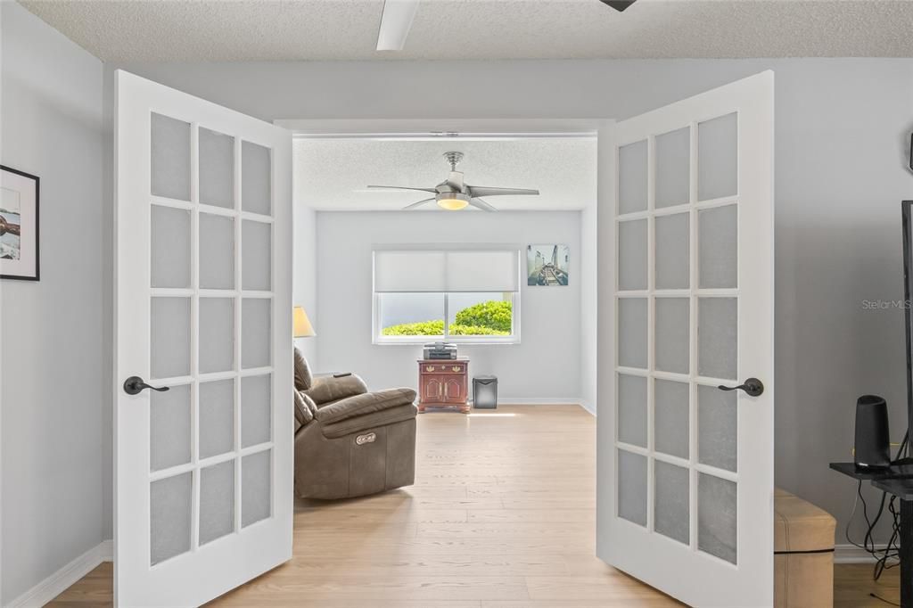 For Sale: $267,000 (2 beds, 2 baths, 1878 Square Feet)