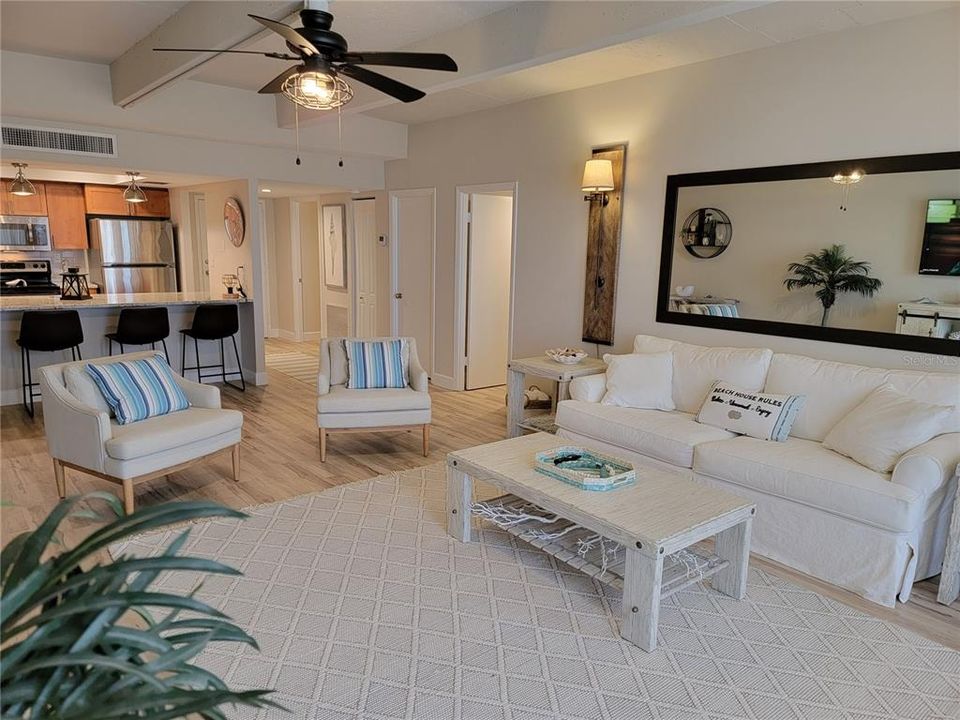 出租: $7,000 (1 贝兹, 1 浴室, 1015 平方英尺)