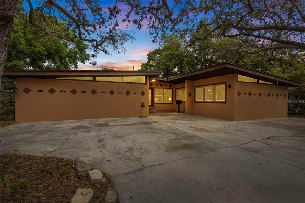 Vendido Recientemente: $800,000 (3 camas, 2 baños, 2453 Pies cuadrados)