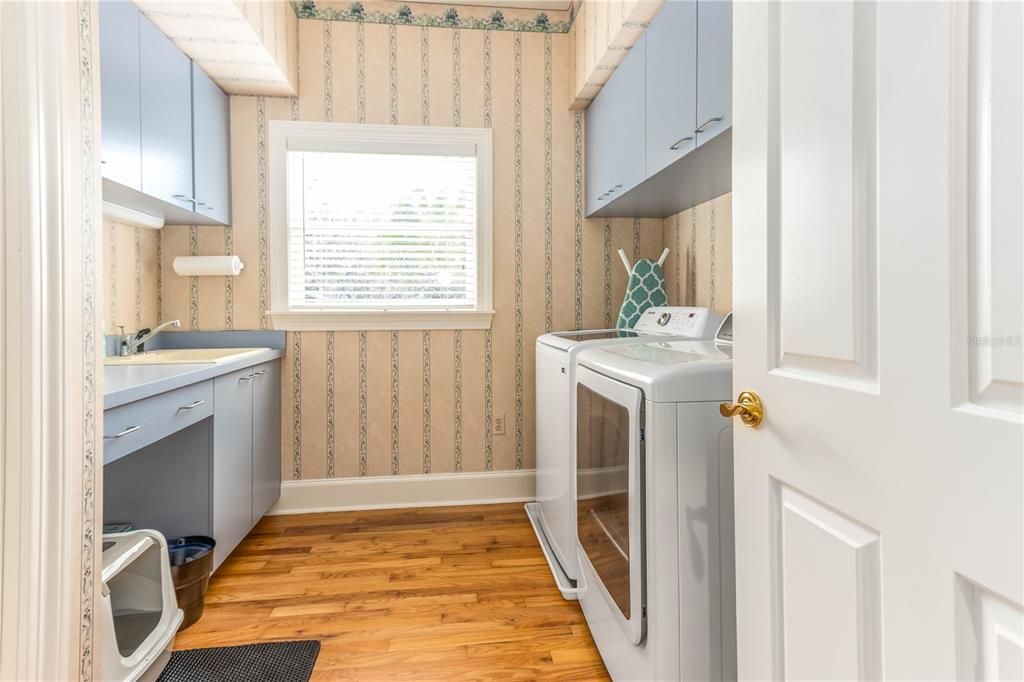 For Sale: $2,299,800 (4 beds, 4 baths, 3811 Square Feet)