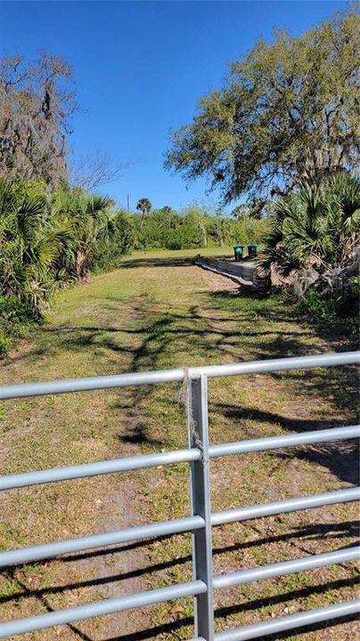 待售: $299,500 (2.70 acres)