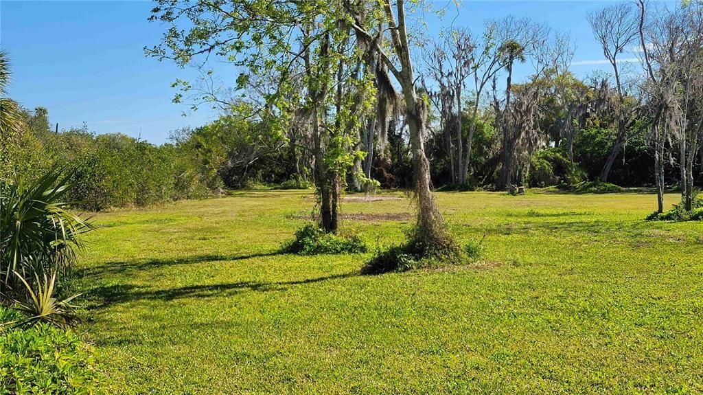 待售: $299,500 (2.70 acres)