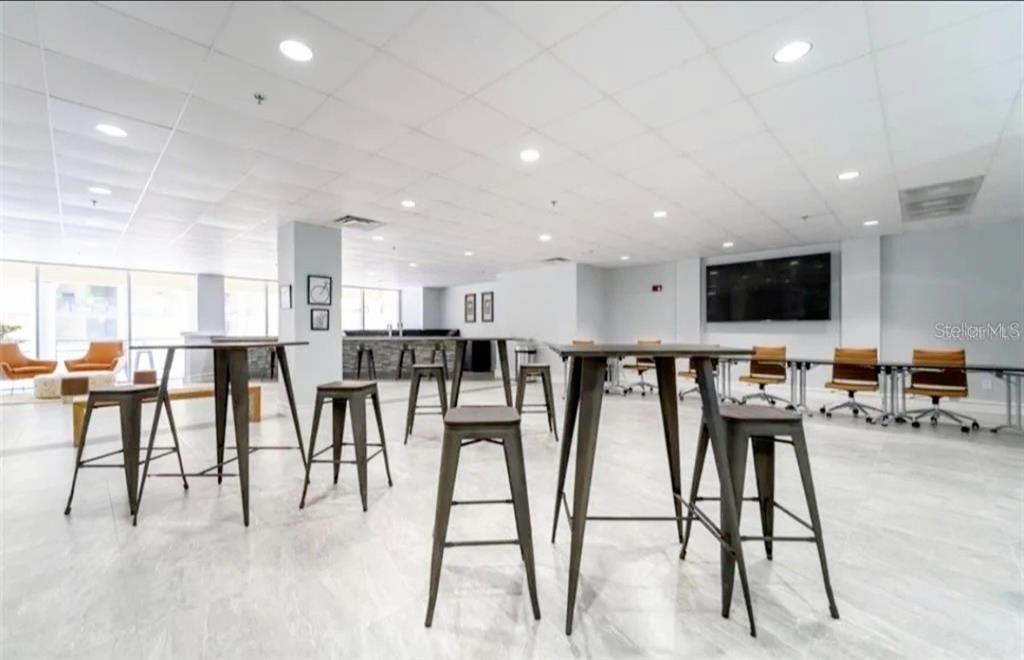 待售: $167,900 (1 贝兹, 1 浴室, 645 平方英尺)