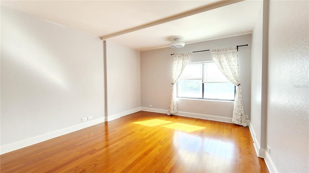 待售: $167,900 (1 贝兹, 1 浴室, 645 平方英尺)