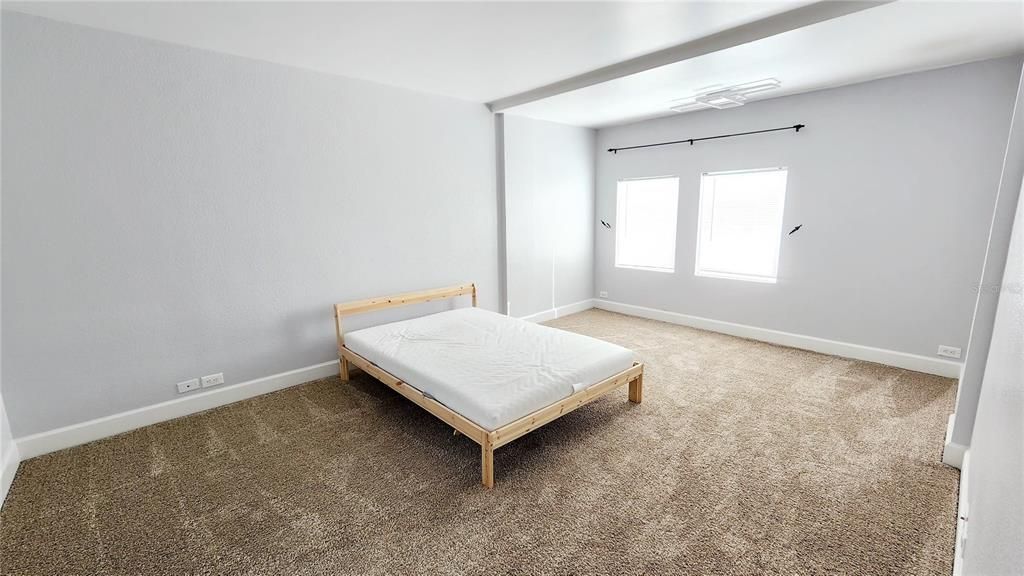 待售: $167,900 (1 贝兹, 1 浴室, 645 平方英尺)