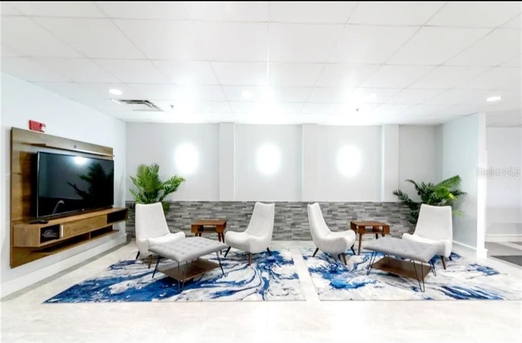 待售: $167,900 (1 贝兹, 1 浴室, 645 平方英尺)